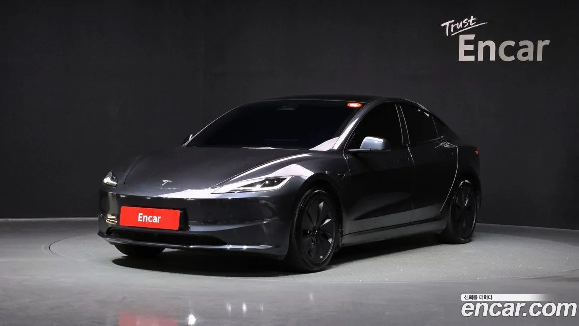 Tesla Model 3 — фото 1