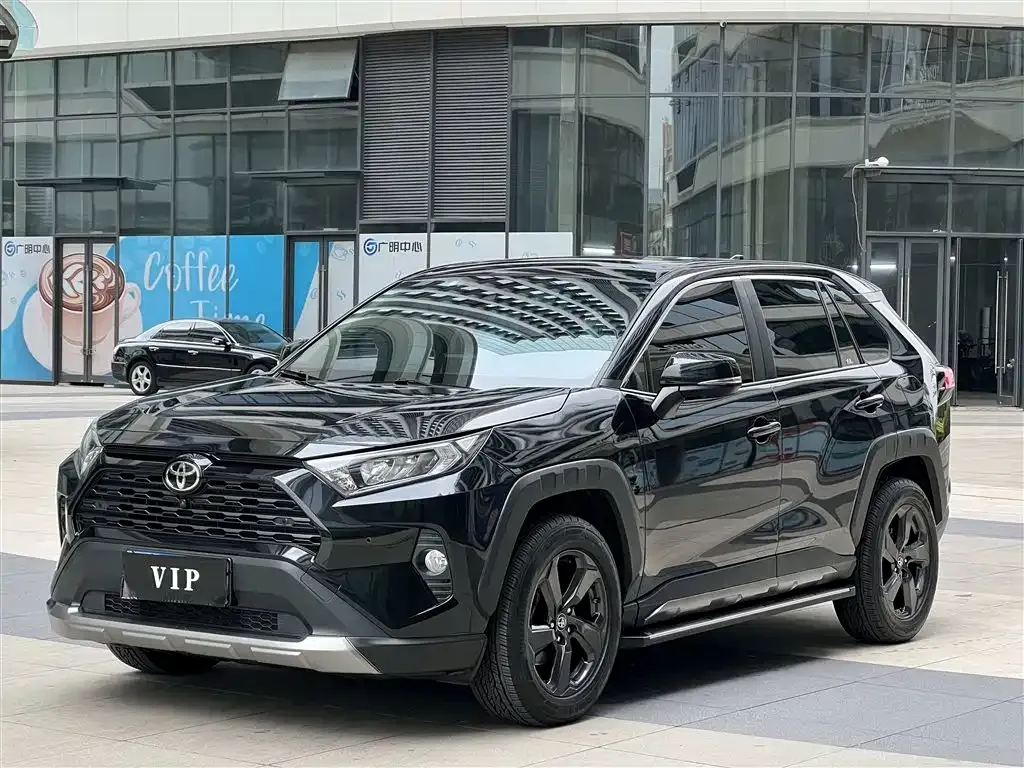 Toyota RAV4 2023 из CN, фото 1