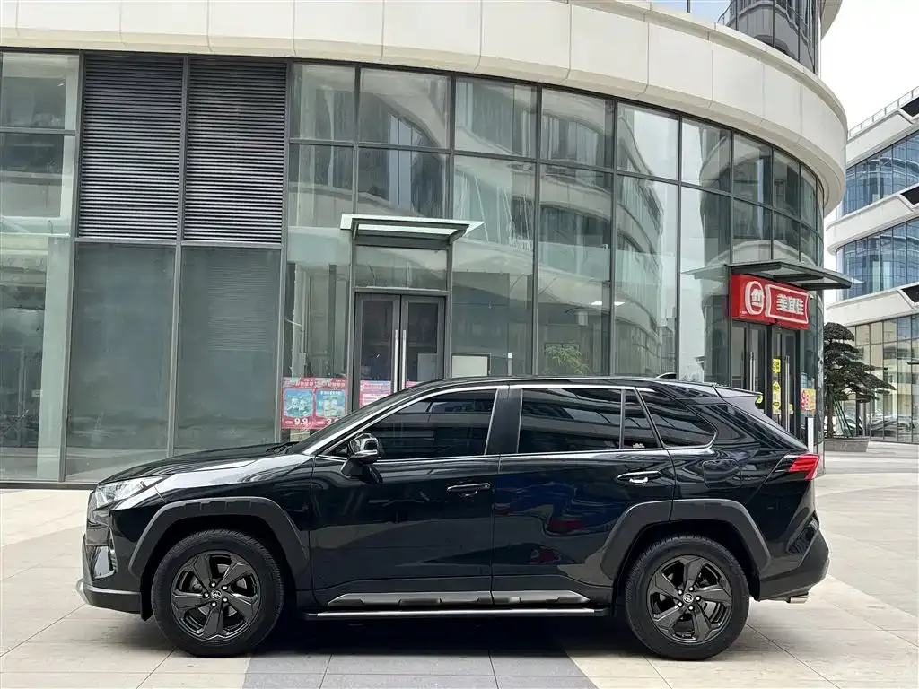 Toyota RAV4 2023 из CN, фото 6