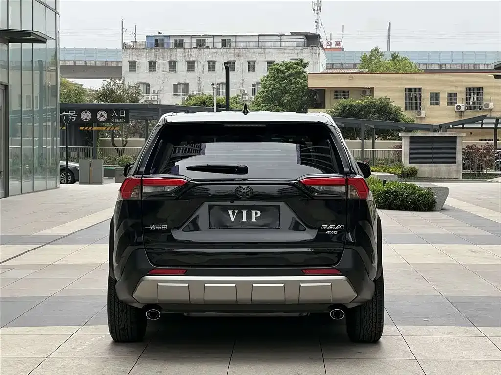 Toyota RAV4 2023 из CN, фото 4