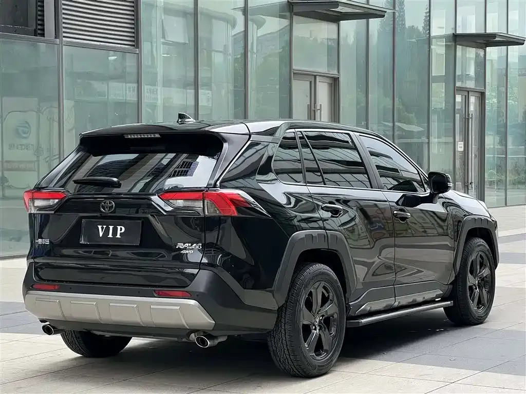 Toyota RAV4 2023 из CN, фото 5