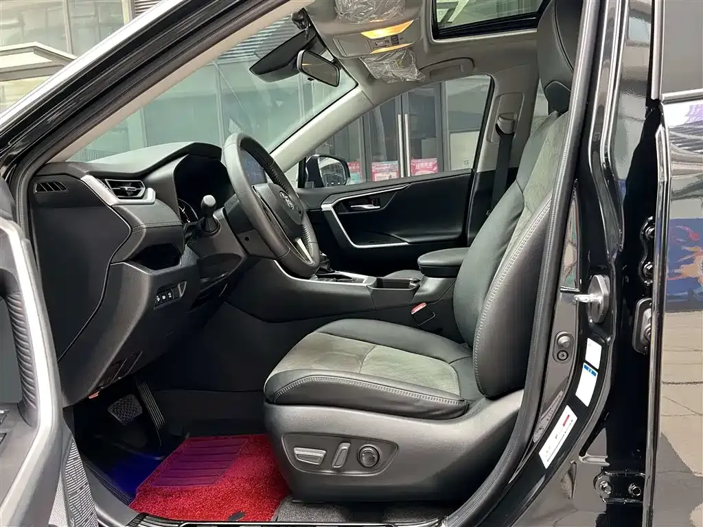 Toyota RAV4 2023 из CN, фото 3