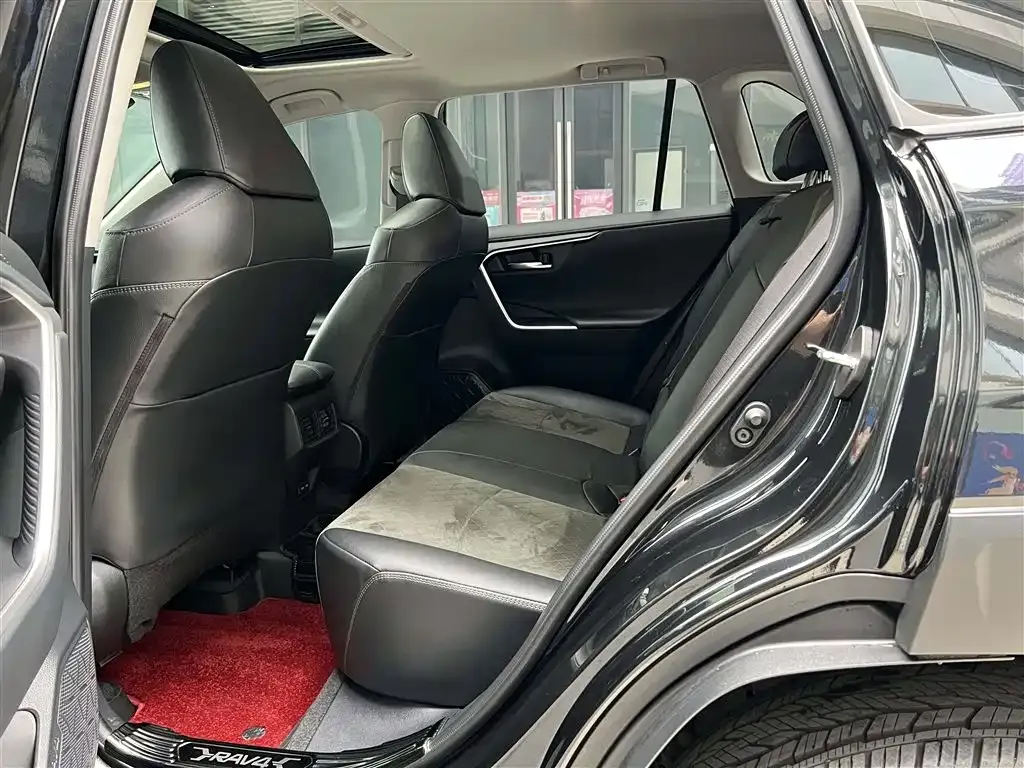 Toyota RAV4 2023 из CN, фото 9
