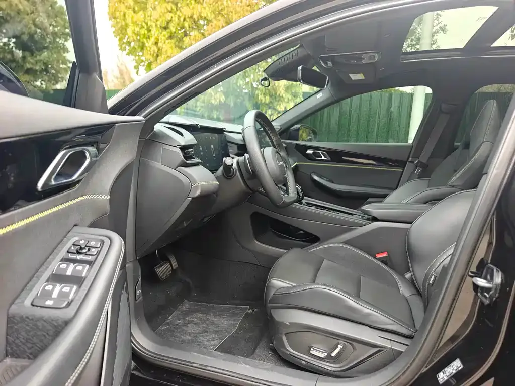 Lynk & Co 03 2023 из CN, фото 8