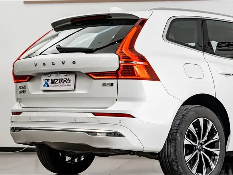 Volvo XC60 — фото 10