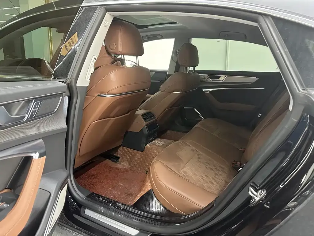 Audi A7L 2024 из CN, фото 6