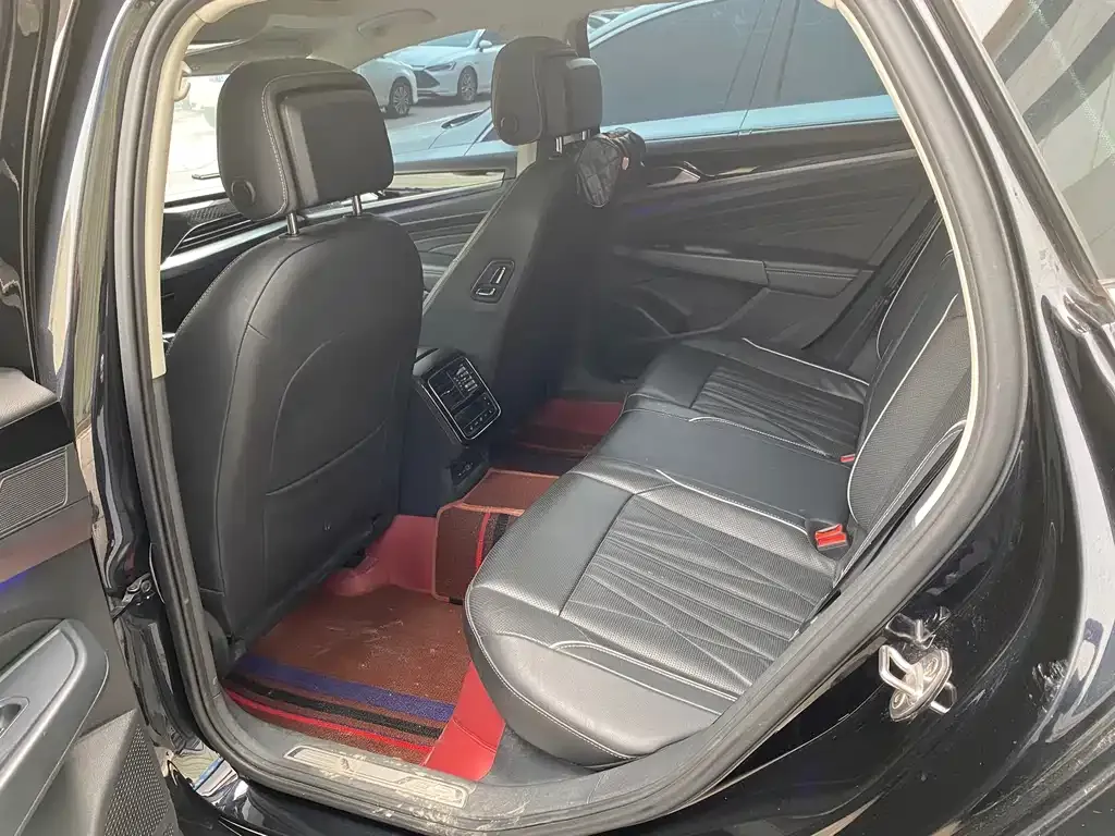 Volkswagen Passat — фото 7