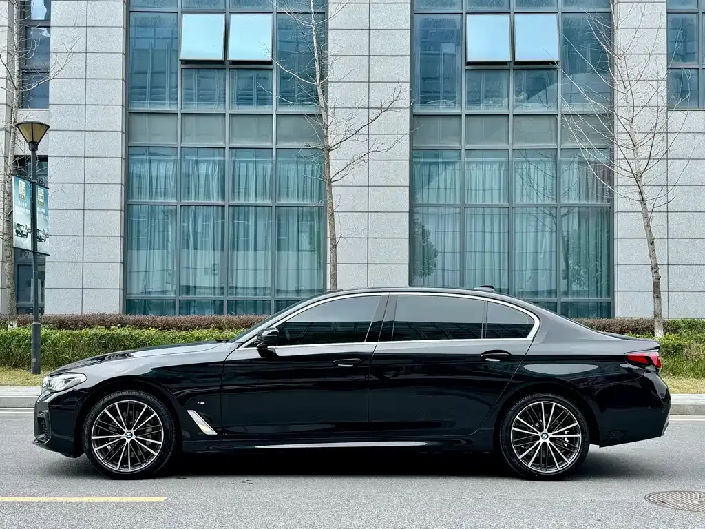 BMW 5 Series — фото 10