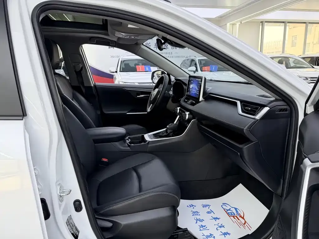 Toyota RAV4 2023 из CN, фото 7