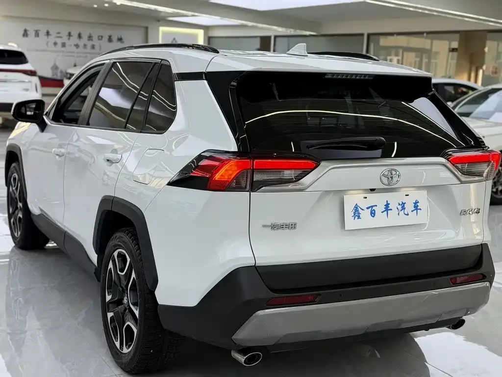 Toyota RAV4 2023 из CN, фото 10