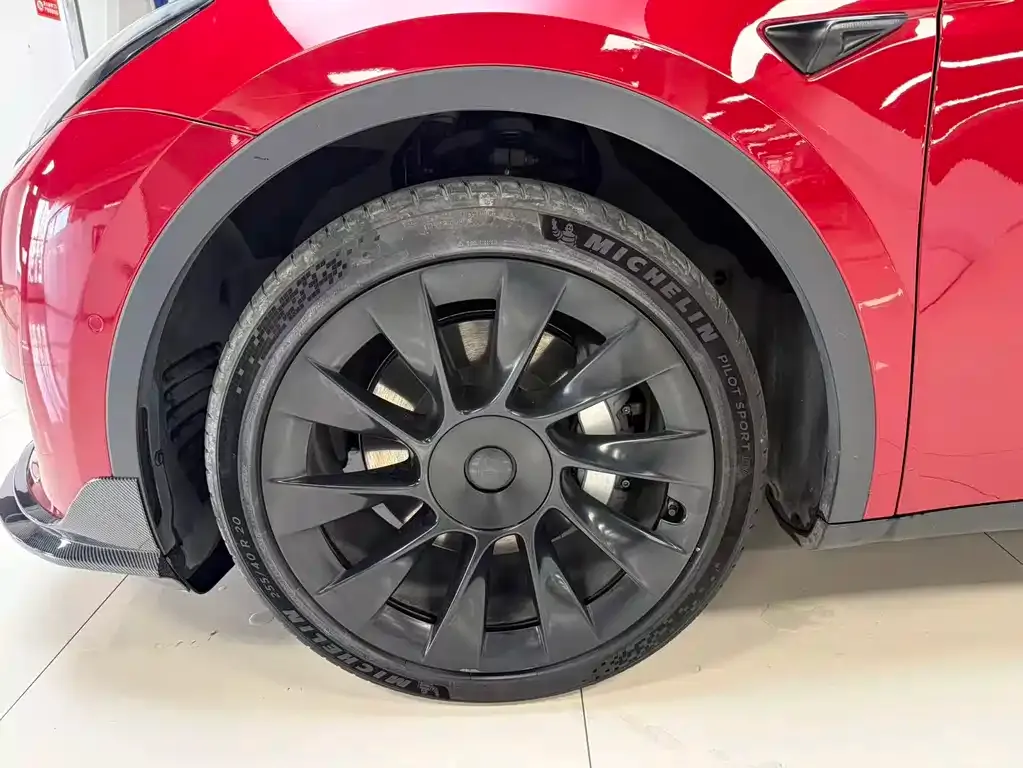 Tesla Model Y — фото 8