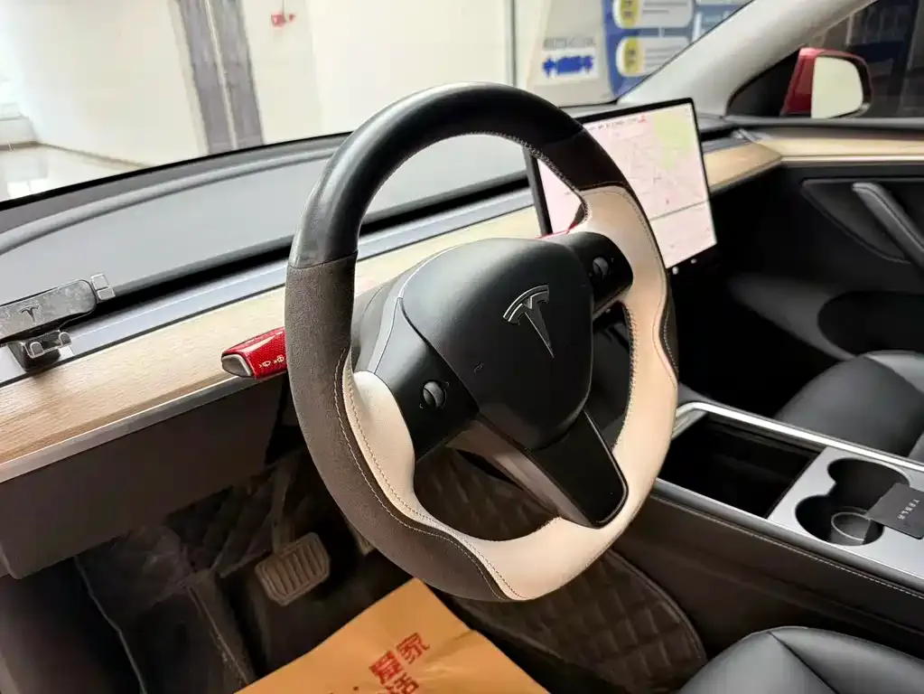 Tesla Model Y — фото 7