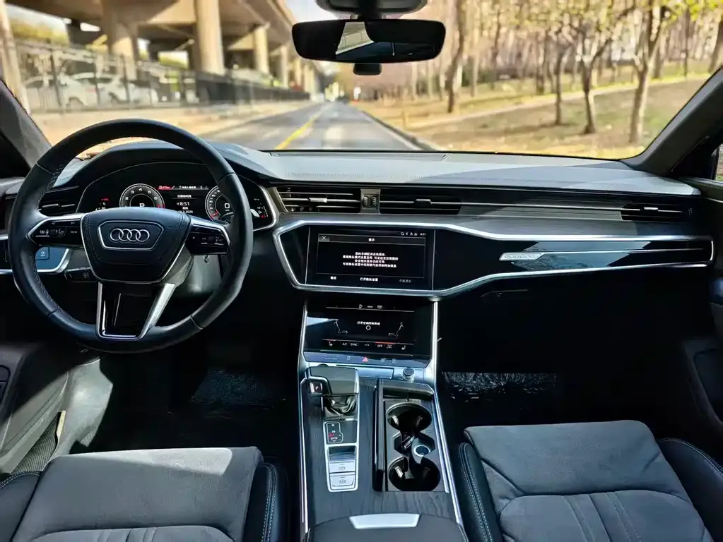 Audi A6L — фото 8