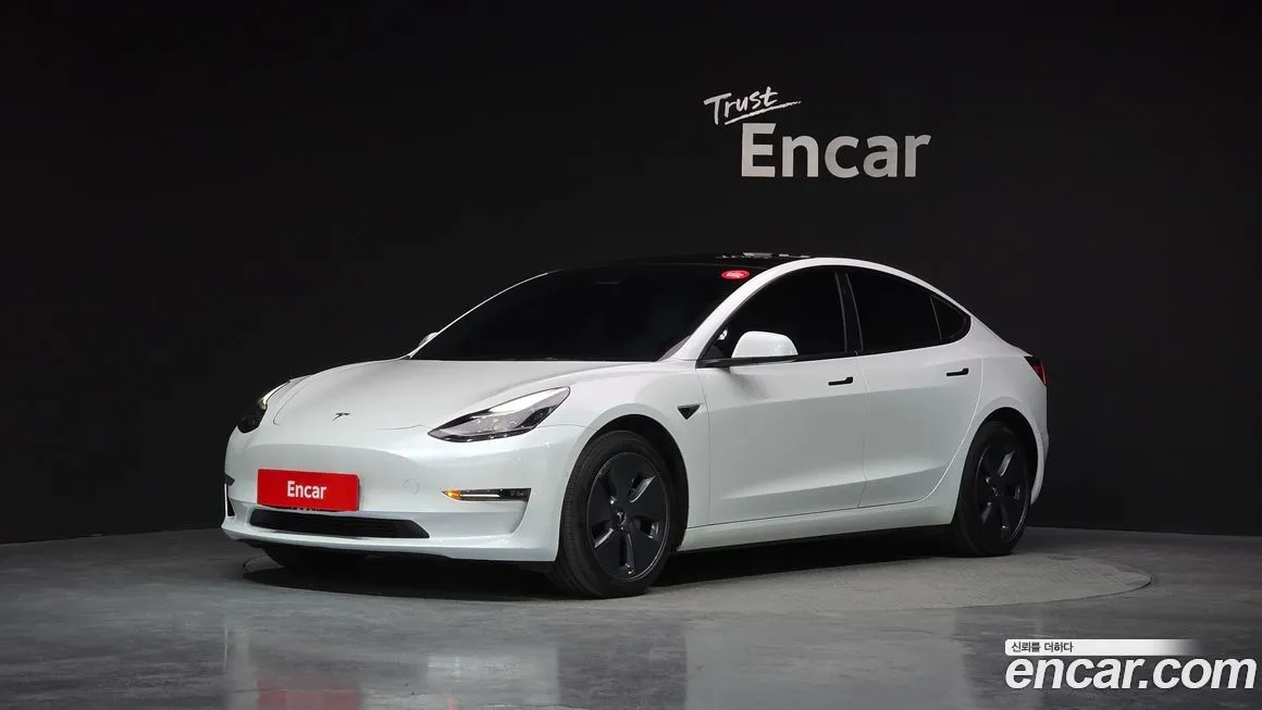 Tesla Model 3 — фото 1