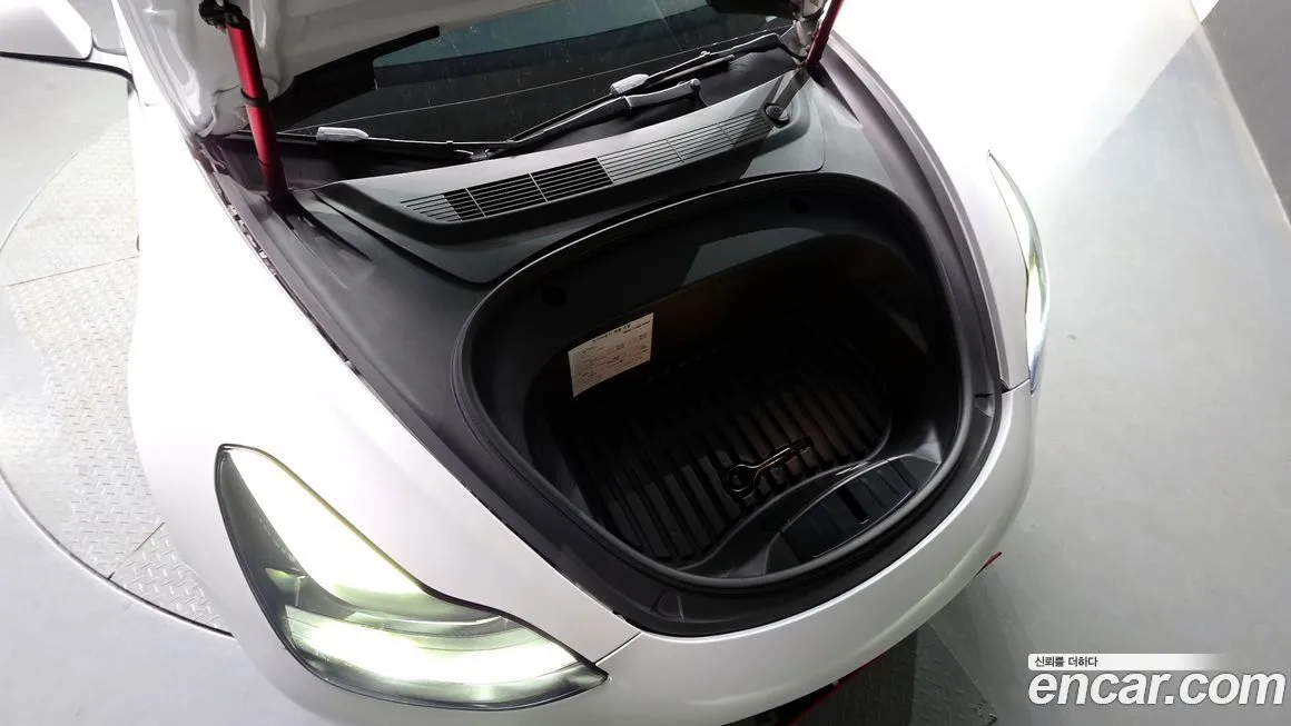 Tesla Model 3 — фото 2