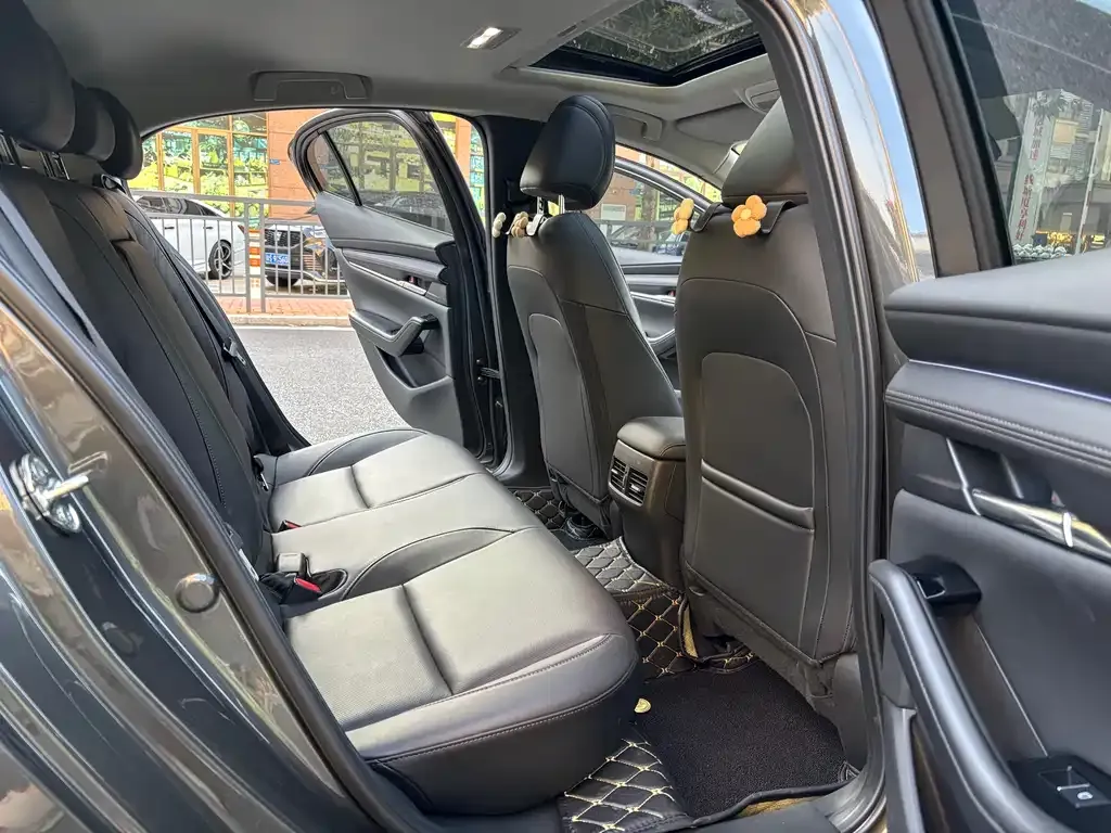 Mazda 3 Axela 2024 из CN, фото 2