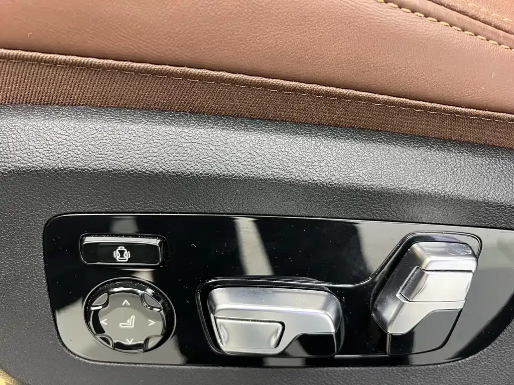 BMW X7 — фото 10