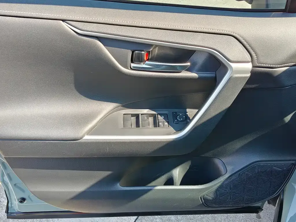 Toyota RAV4 2021 из CN, фото 9