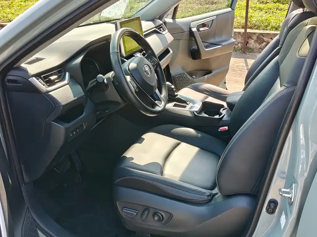 Toyota RAV4 2021 из CN, фото 8