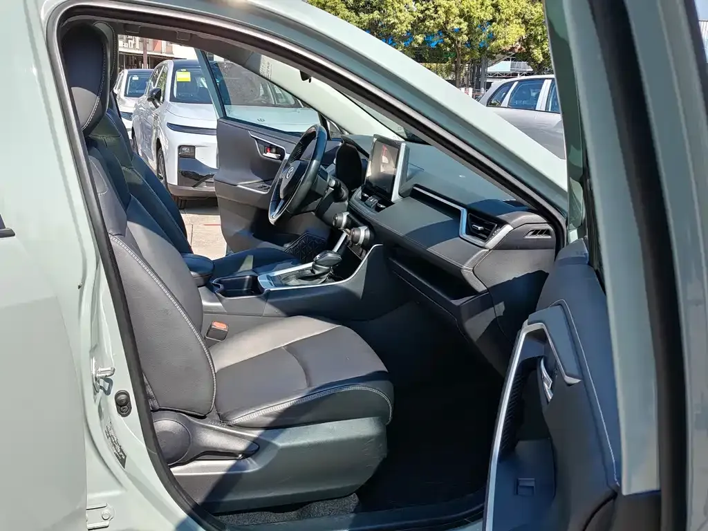 Toyota RAV4 2021 из CN, фото 4