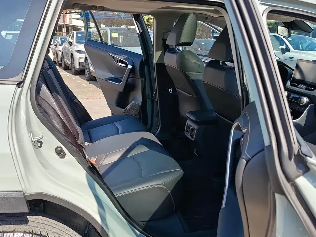 Toyota RAV4 2021 из CN, фото 3