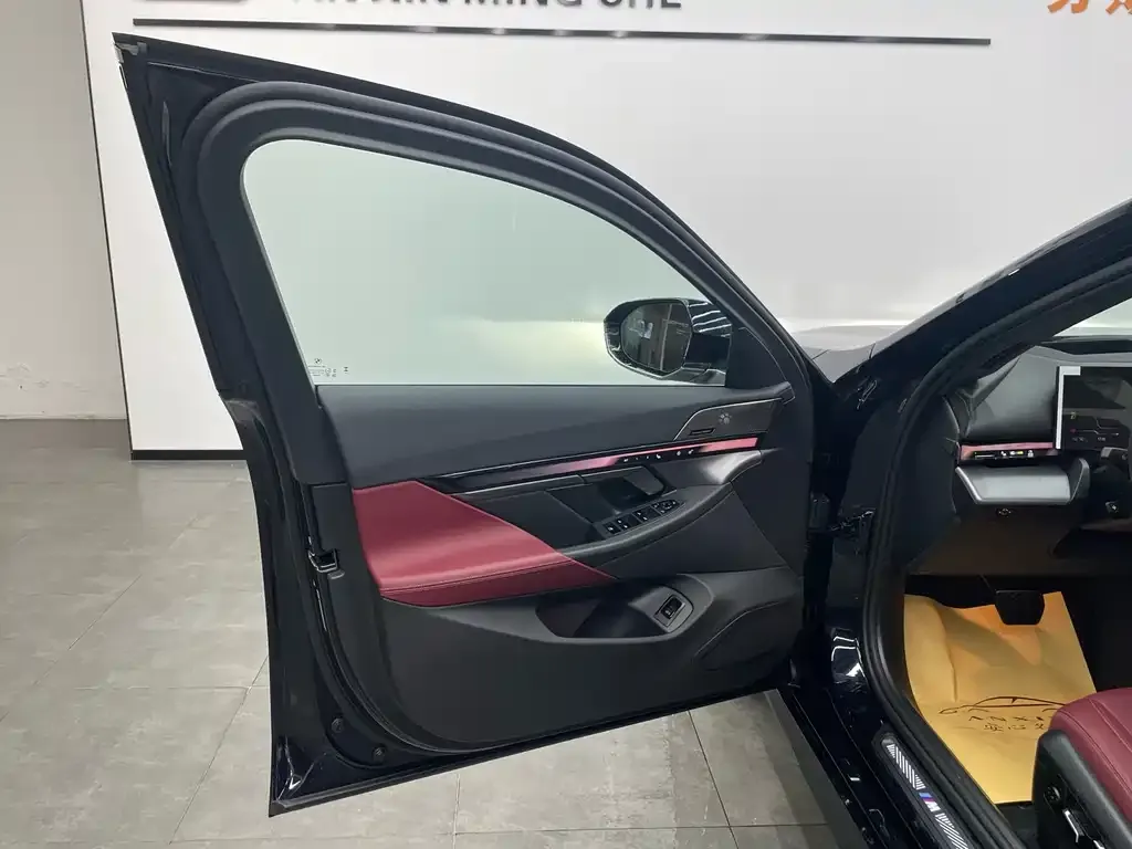 BMW i5 — фото 2