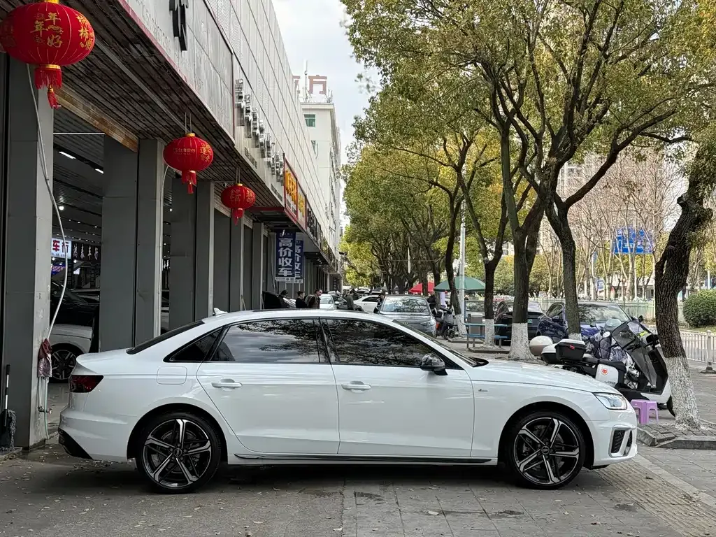 Audi A4L — фото 5