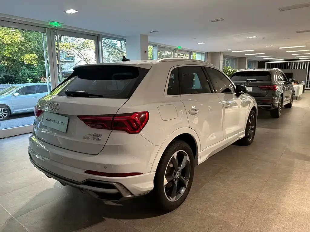 Audi Q3 — фото 10