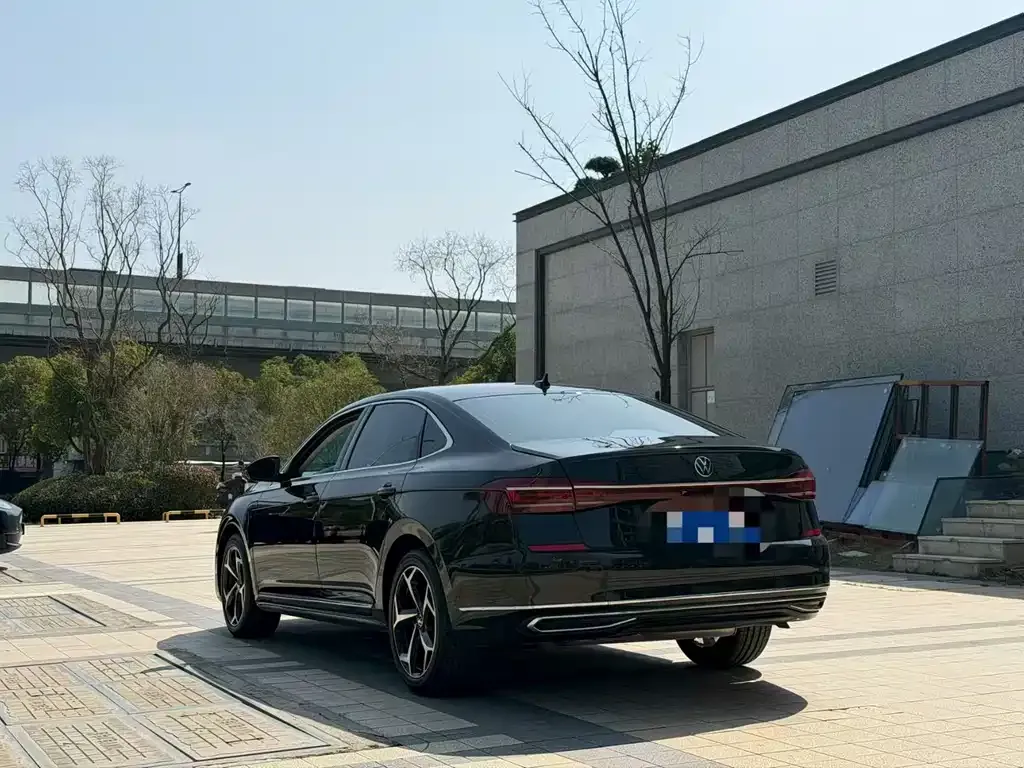 Volkswagen Passat — фото 8