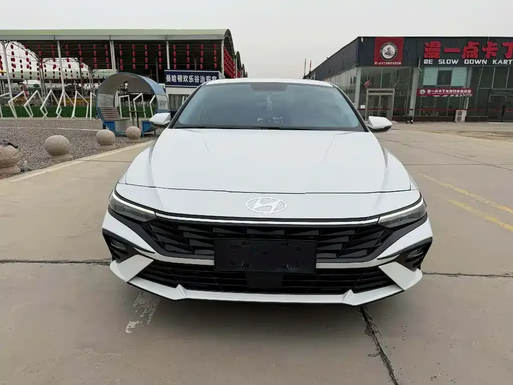 Hyundai Elantra — фото 3
