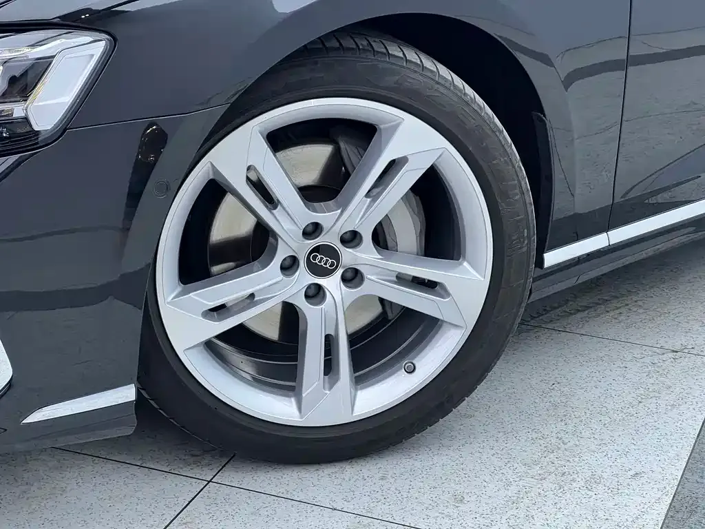 Audi A8 2023 из CN, фото 9