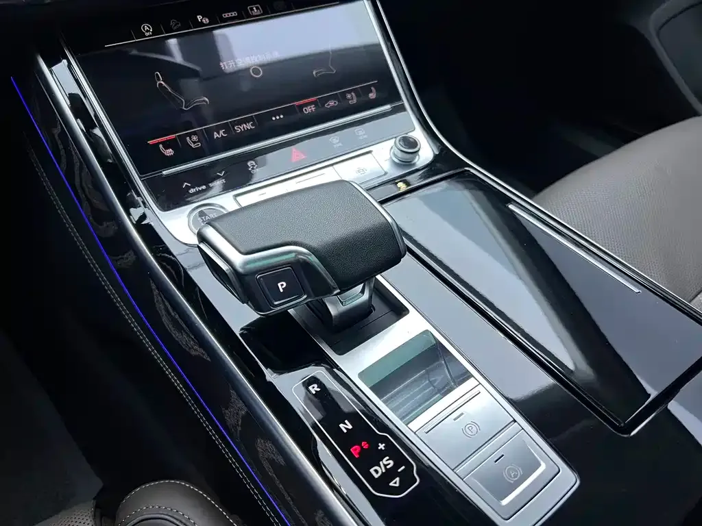 Audi A8 2023 из CN, фото 10