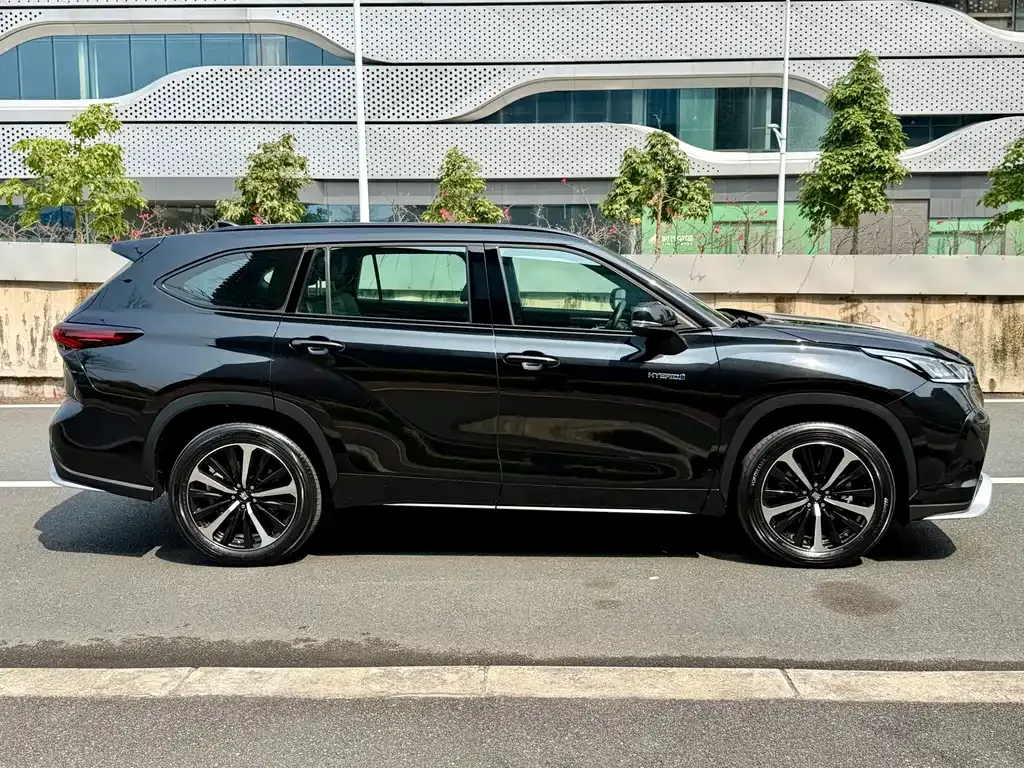 Toyota Crown Kluger 2024 из CN, фото 7
