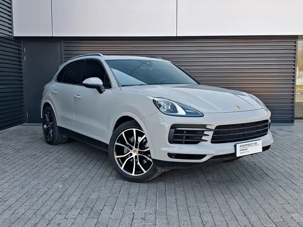 Porsche Cayenne — фото 1