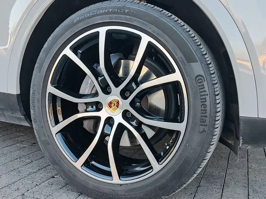 Porsche Cayenne — фото 10