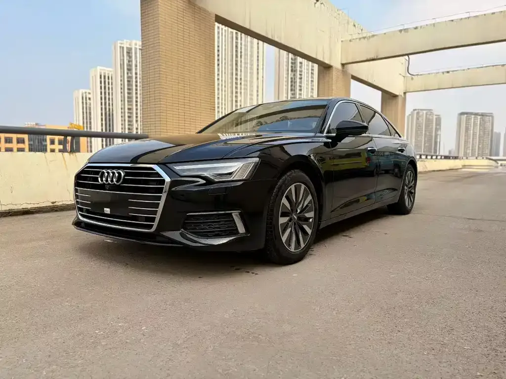Audi A6L — фото 1