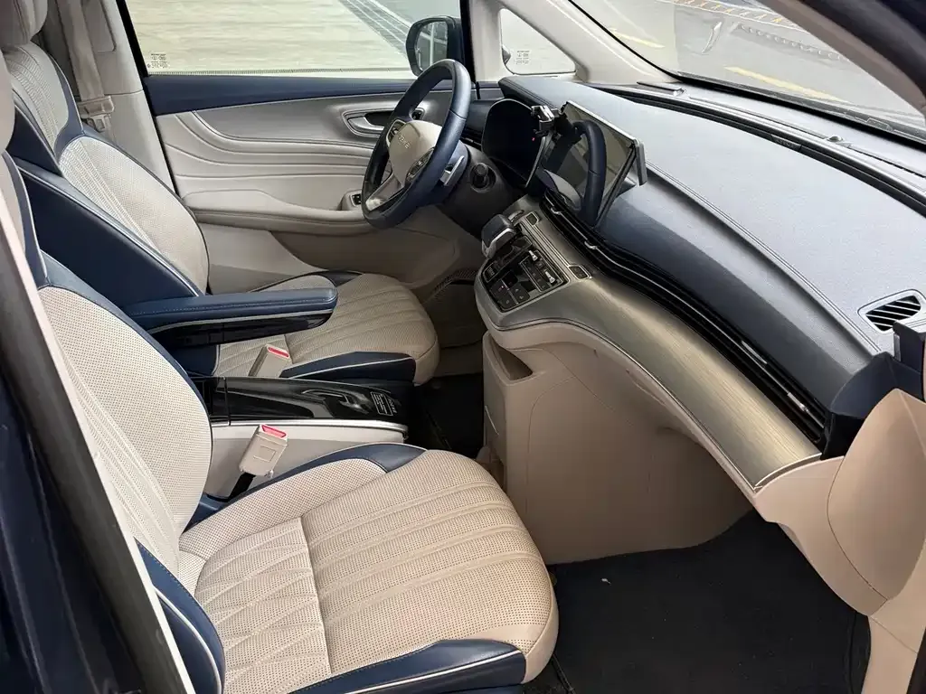 Roewe iMAX8 — фото 4