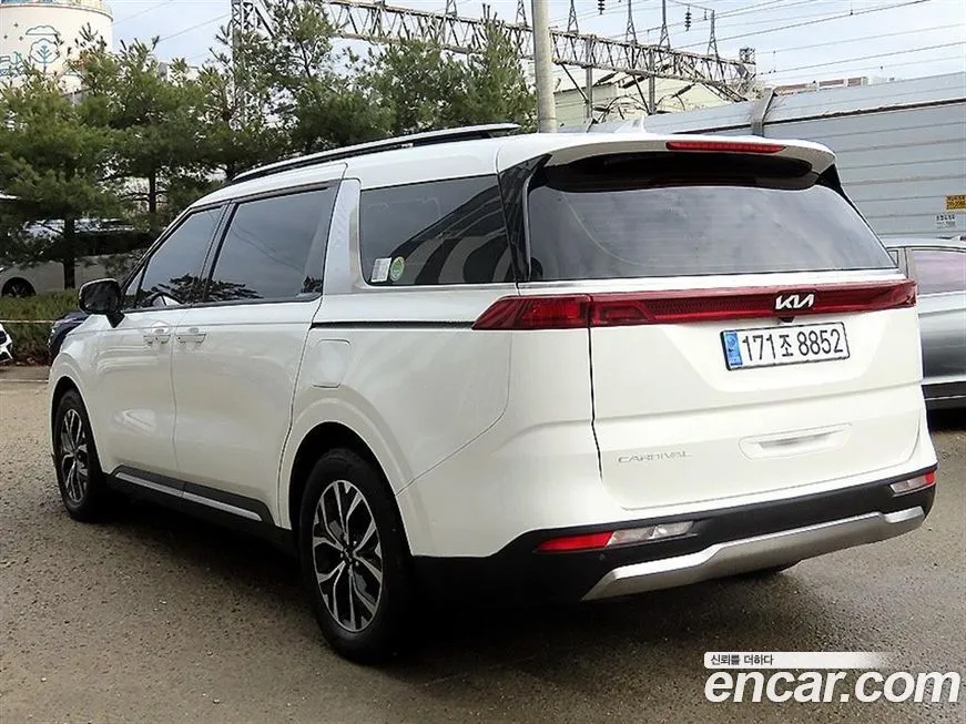 Kia Carnival — фото 10