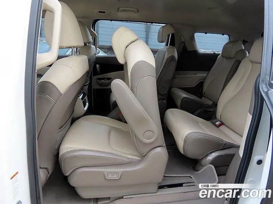 Kia Carnival — фото 9