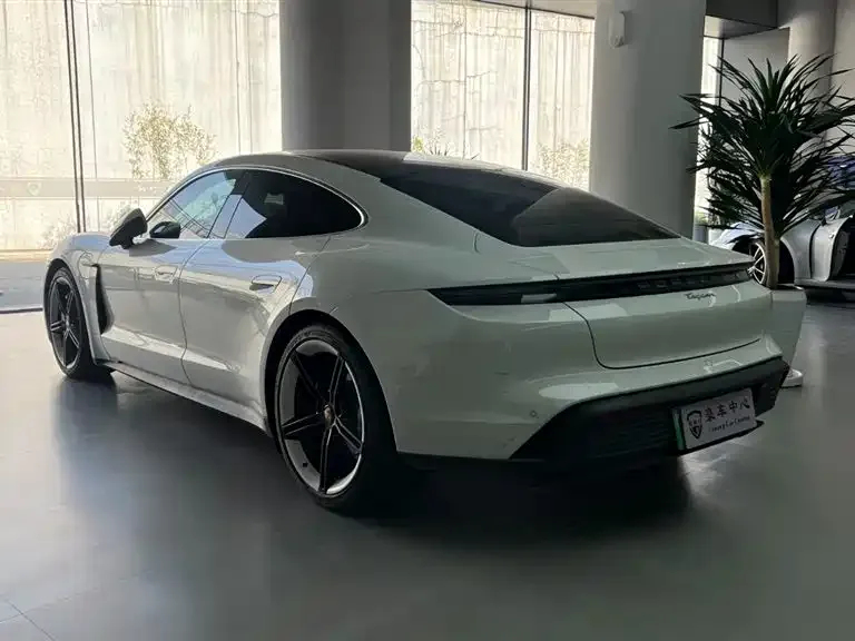 Porsche Taycan — фото 8