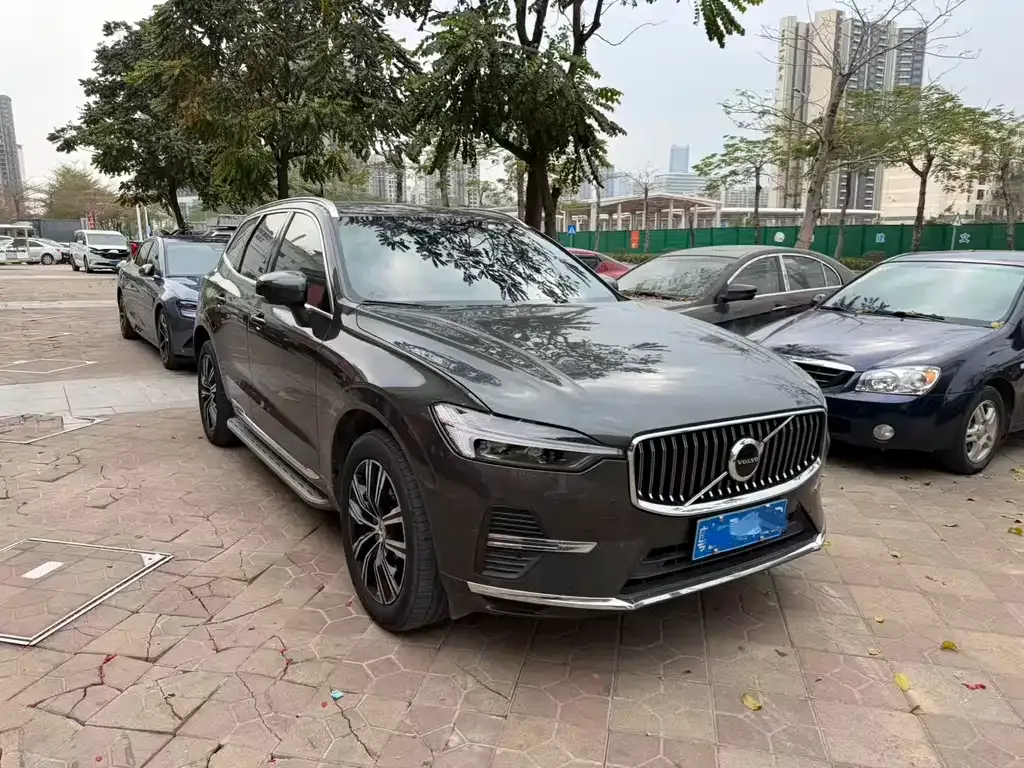 Volvo XC60 — фото 1