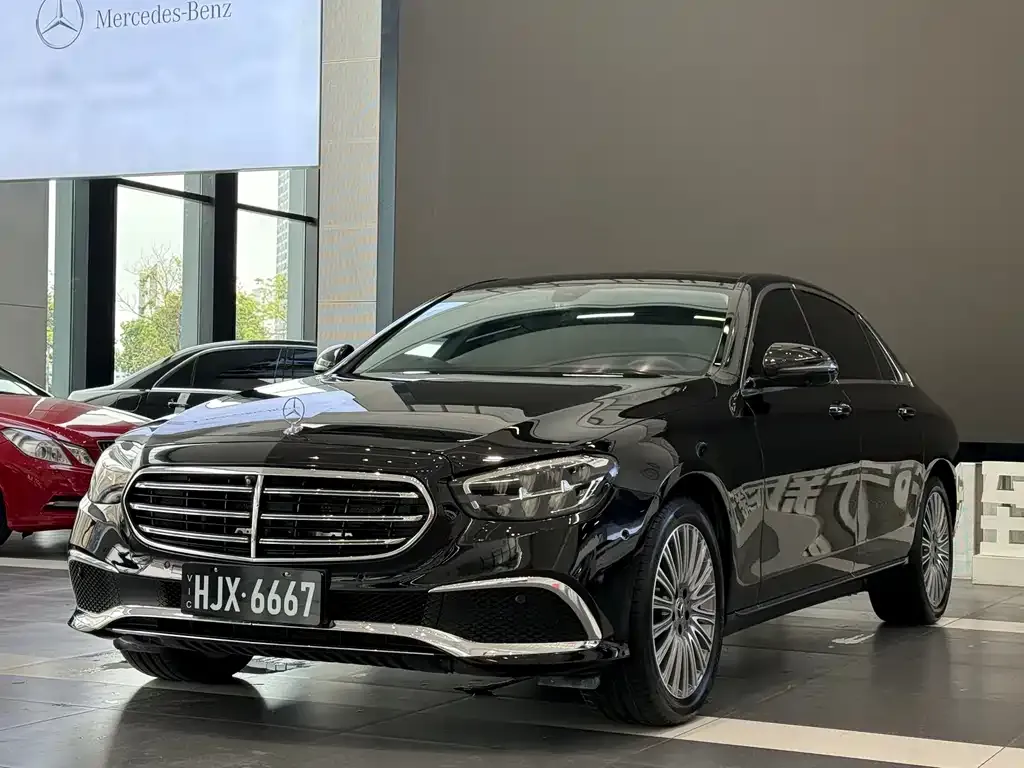 Mercedes-Benz E-Class — фото 1