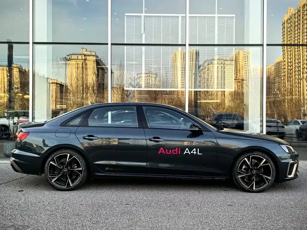 Audi A4L — фото 2