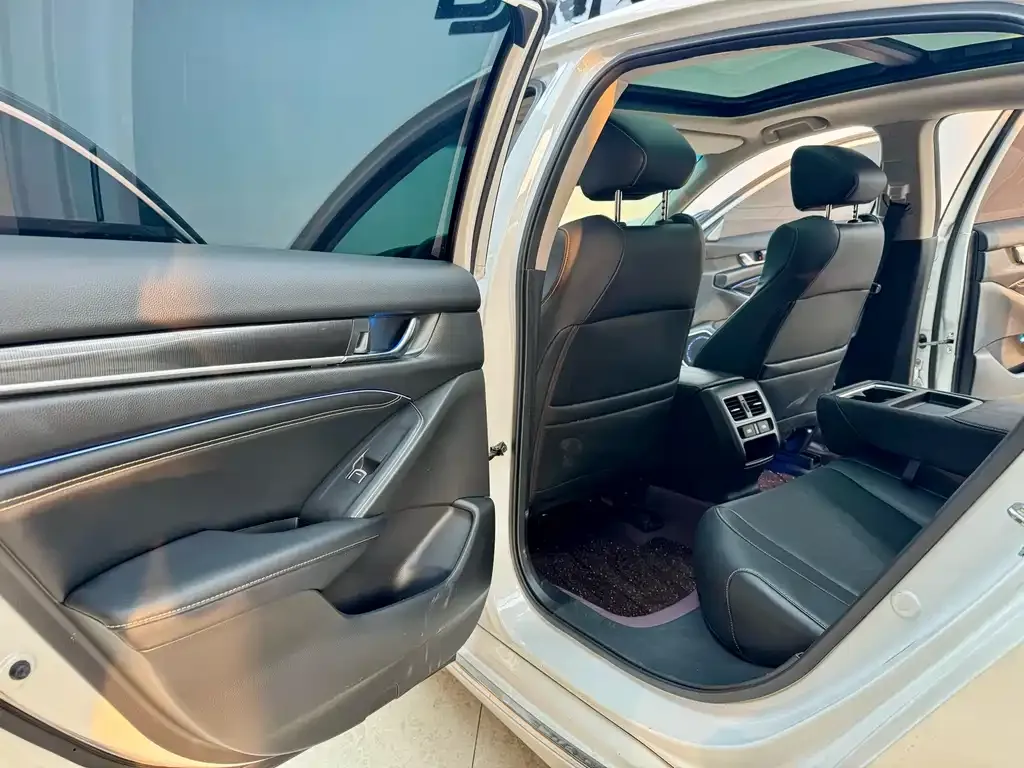 Honda Accord — фото 9