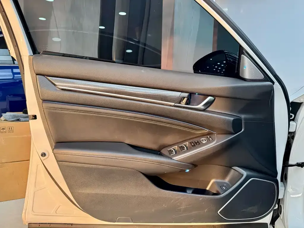 Honda Accord — фото 10