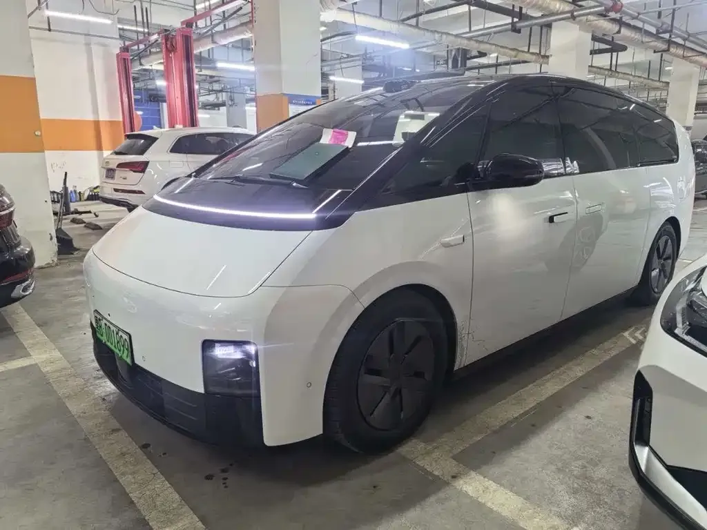 Li Auto Li MEGA
