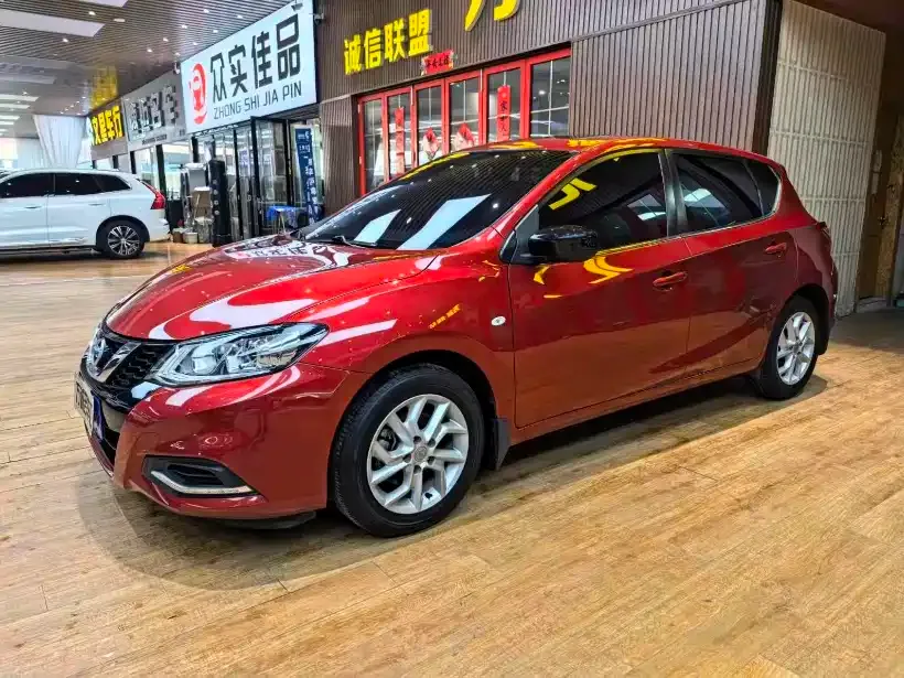 Nissan Tiida — фото 1