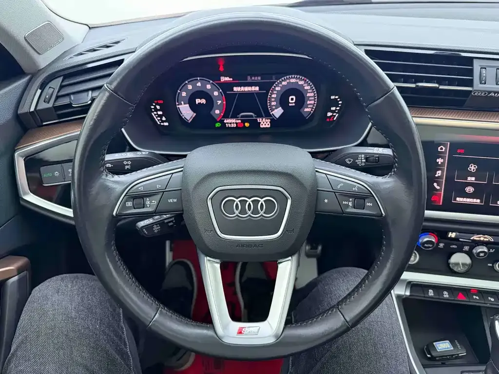 Audi Q3 — фото 10