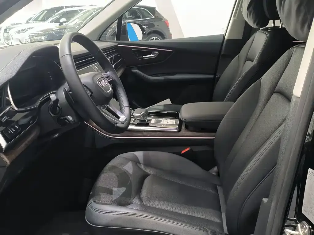 Audi Q7 2024 из CN, фото 7