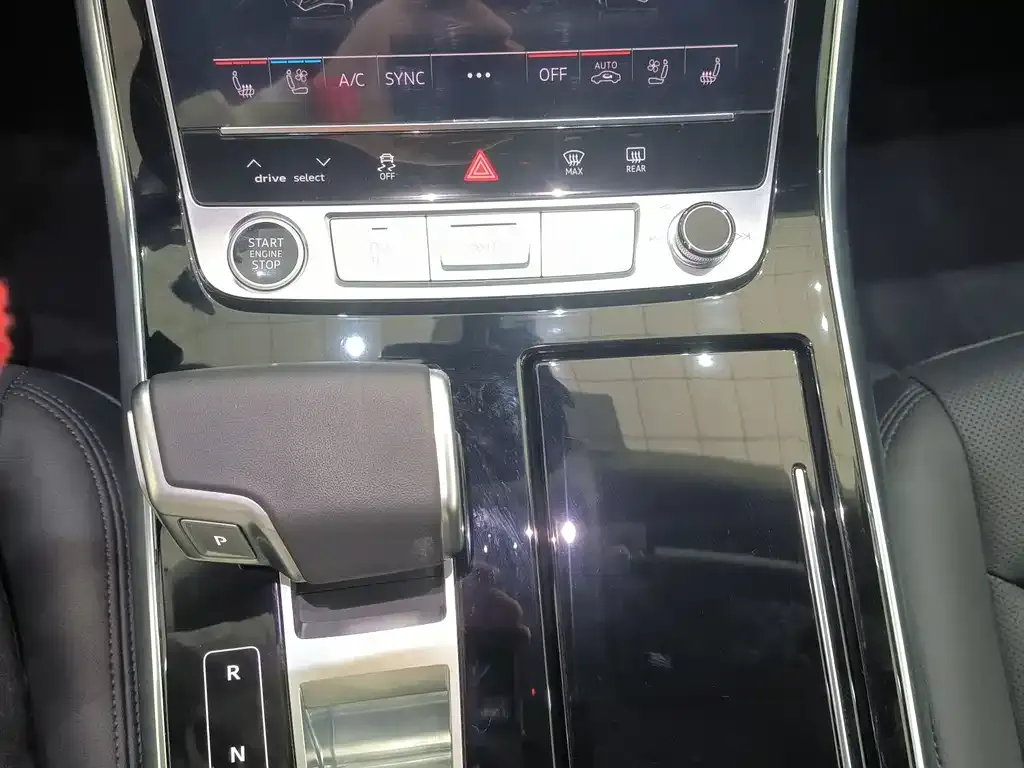 Audi Q7 2024 из CN, фото 6